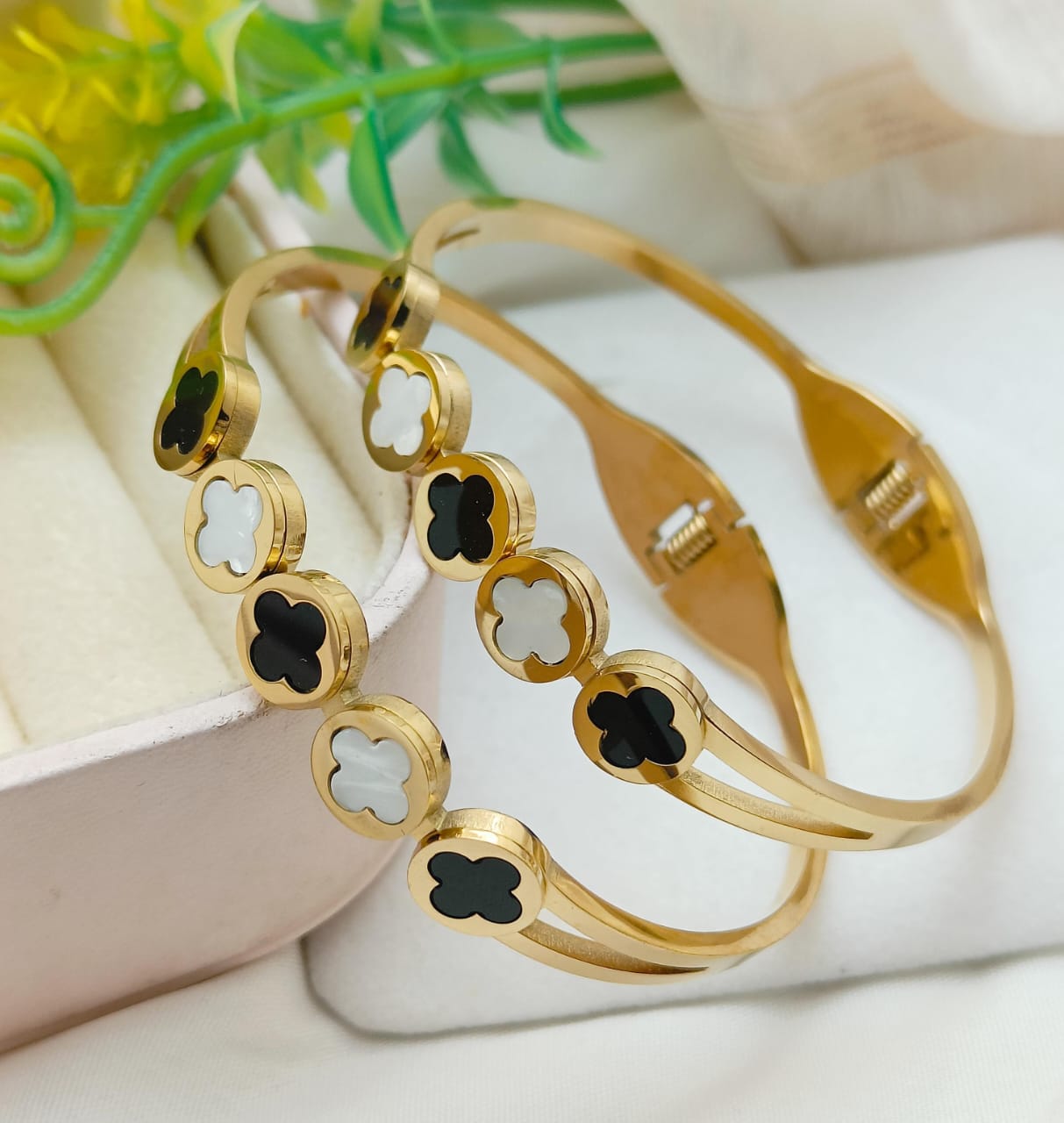 New fancy beautiful design high quality gold plated bangles